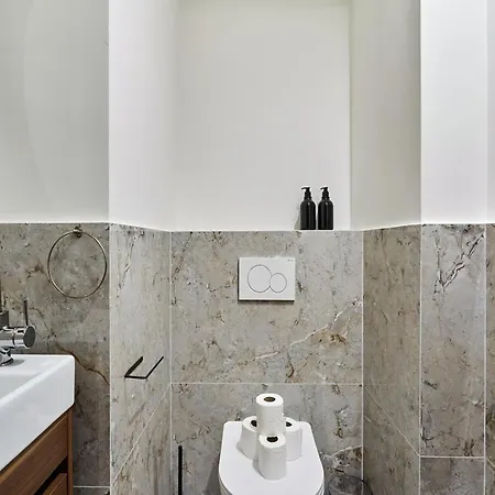 Magnificent With Ac - Center Of *