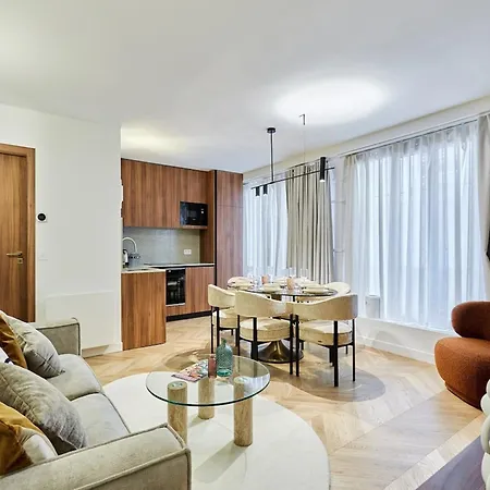 Magnificent With Ac - Center Of